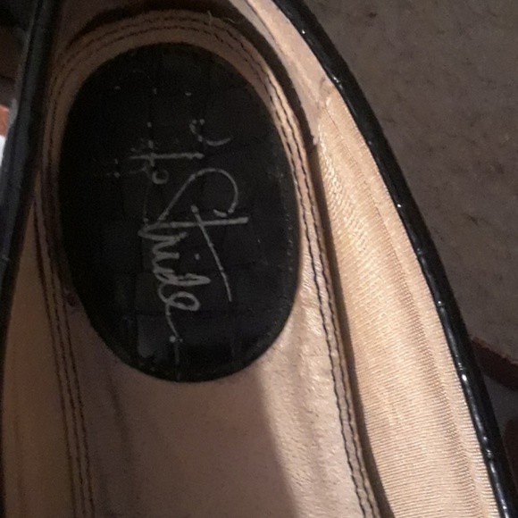 Strides shoes - Picture 2 of 3